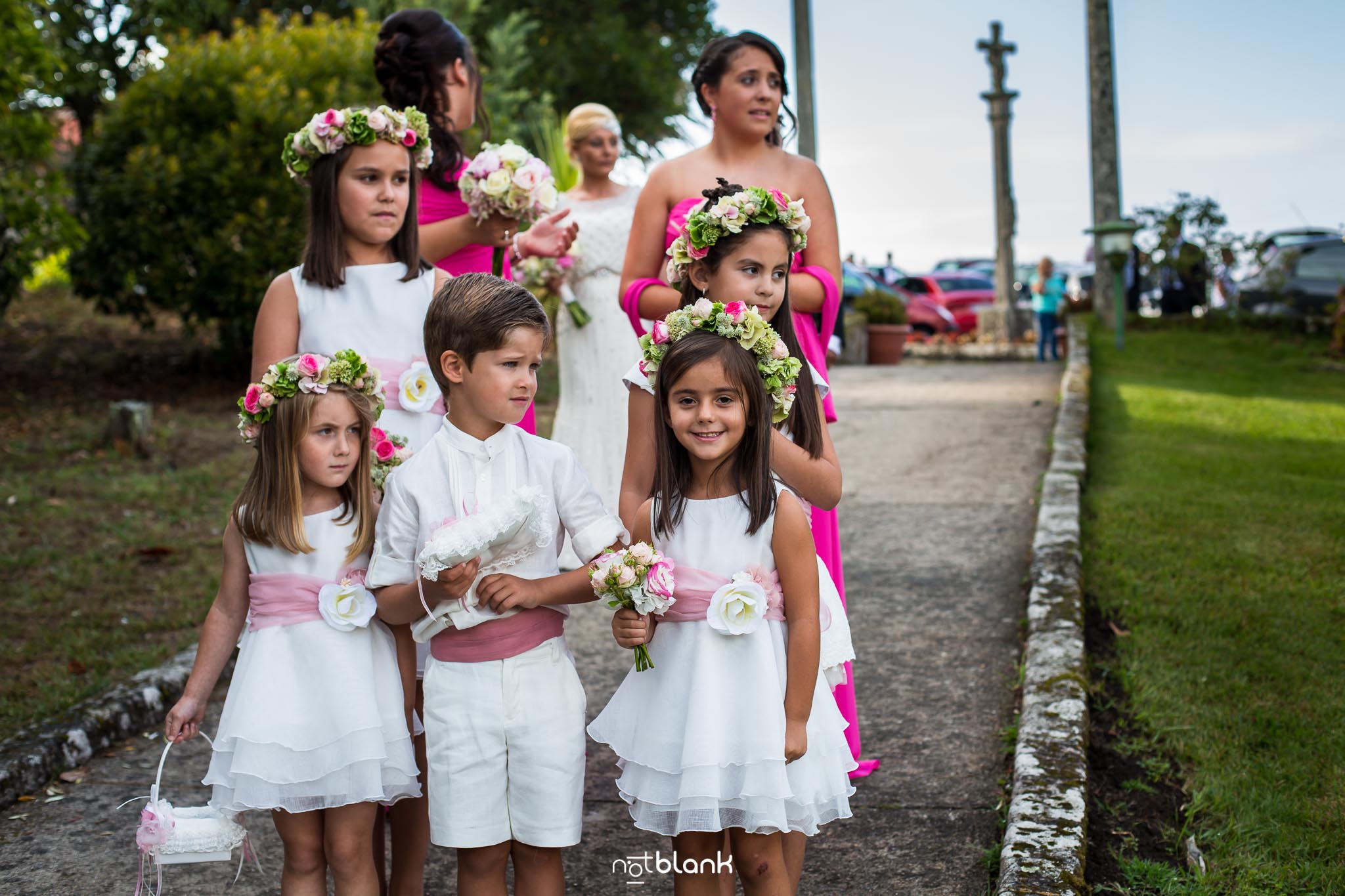 Boda Parador Baiona-Bayona-Niñas-Flores-Niño-Fotógrafo de boda