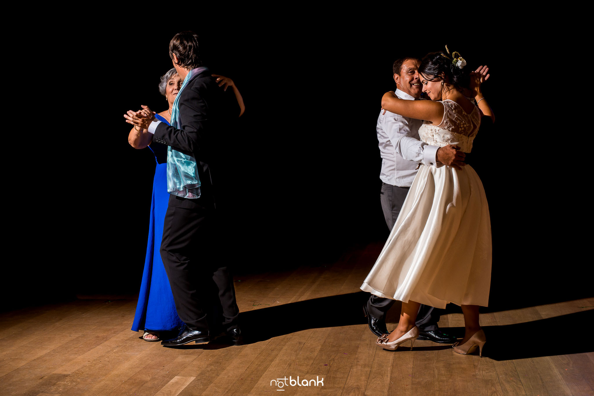 notblank-boda-Fotógrafo de boda-Mondariz-Balneario-Baile-Madrina-Padrino-Novio-Novia