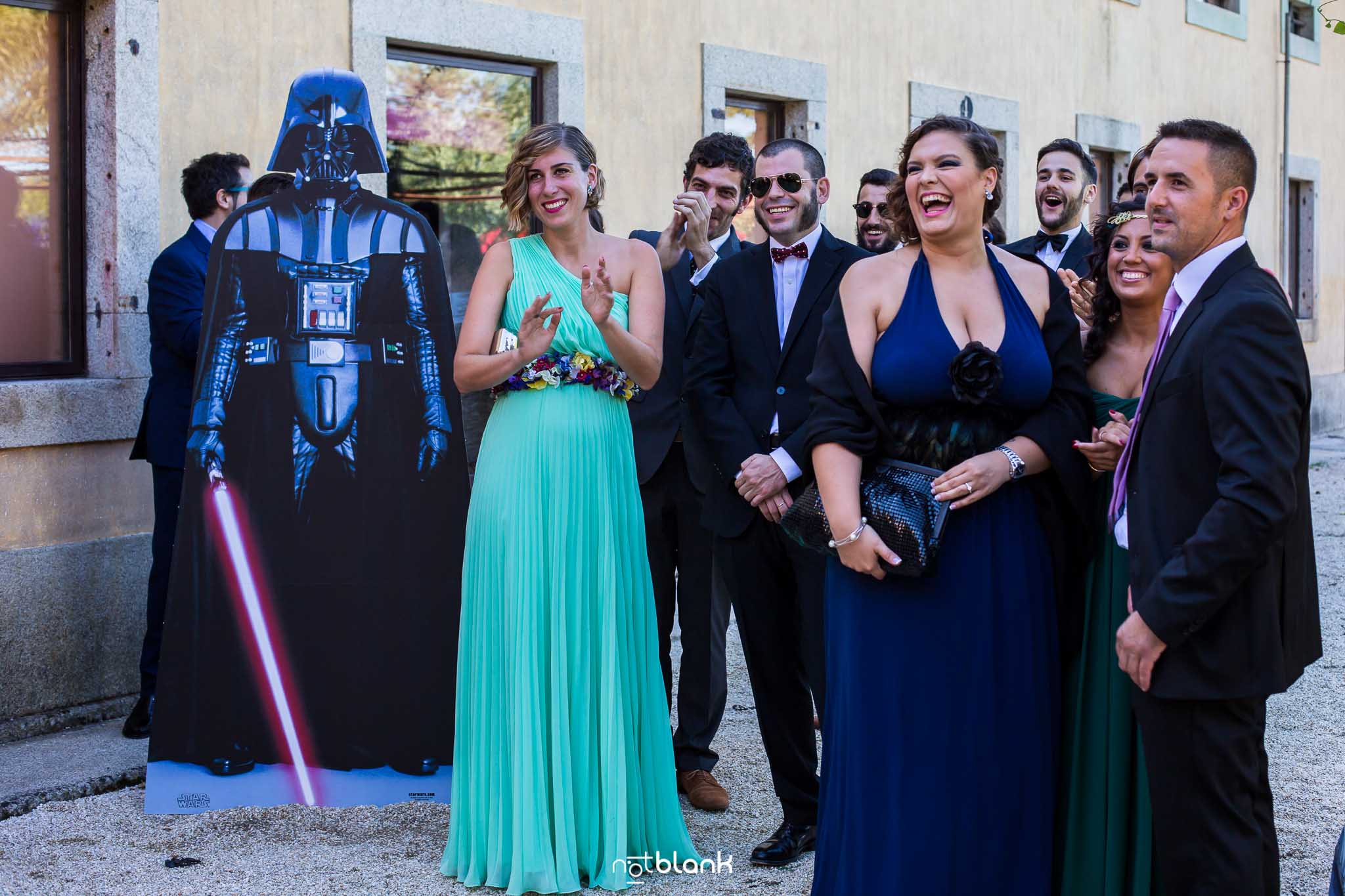 Notblank-Boda Tematica-Star Wars-Malaposta-Portugal-Fotógrafo de boda-Darth Vader-Invitados-Emoción-Sonrisa