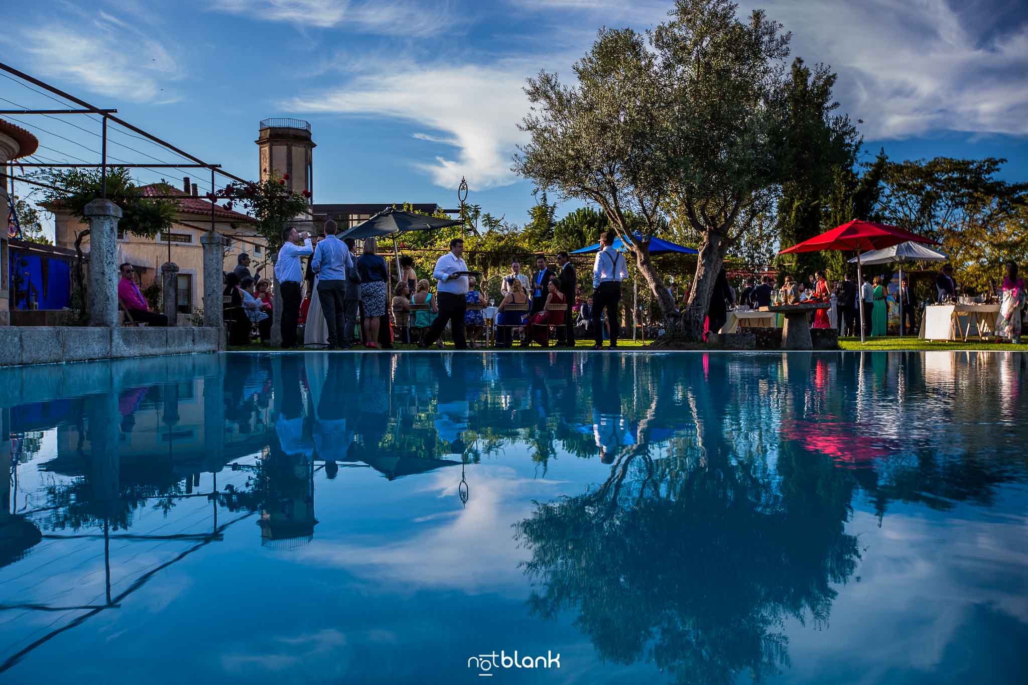 Notblank-Boda Tematica-Star Wars-Malaposta-Portugal-Fotógrafo de boda-Invitados-Piscina