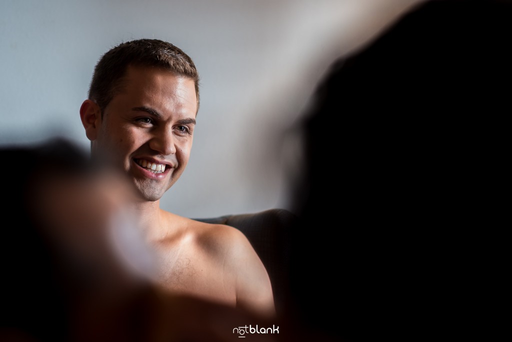 Boda en el Parador de Baiona realizado por Notblank fotografos de boda - Retrato del novio