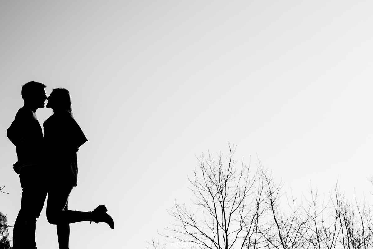 Preboda-Noe-Sito-A-Picoña-Notblank-Fotografos-De-Boda-Silueta-Beso-Contacto Notblank