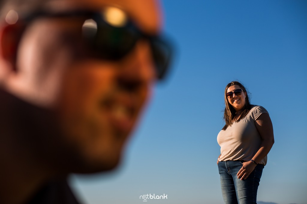 Preboda internacional en Valença do Minho. Retrato de los novios. Reportaje de sesión preboda realizado por Notblank fotógrafos de boda en Galicia.