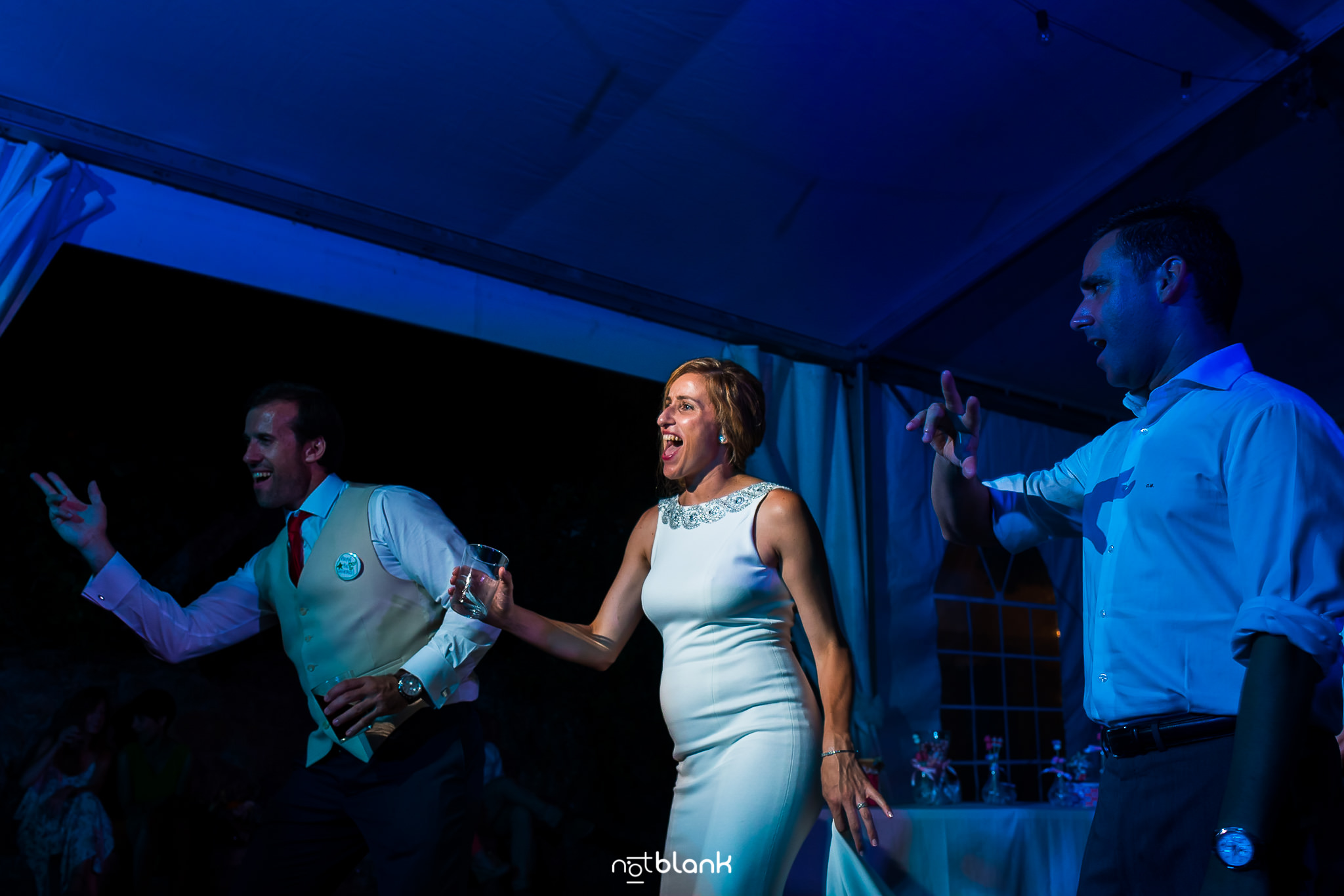 Fotos-De-Fiesta-Baile-Notblank-Fotografos-De-Boda-Galicia