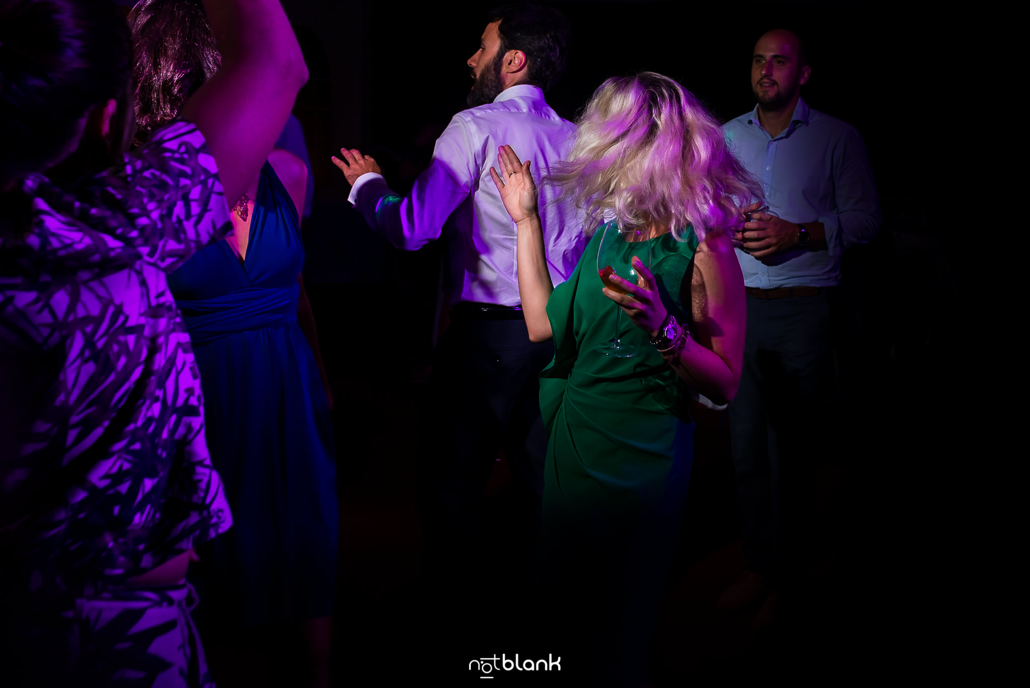 Fotos-De-Fiesta-Baile-Notblank-Fotografos-De-Boda-Galicia