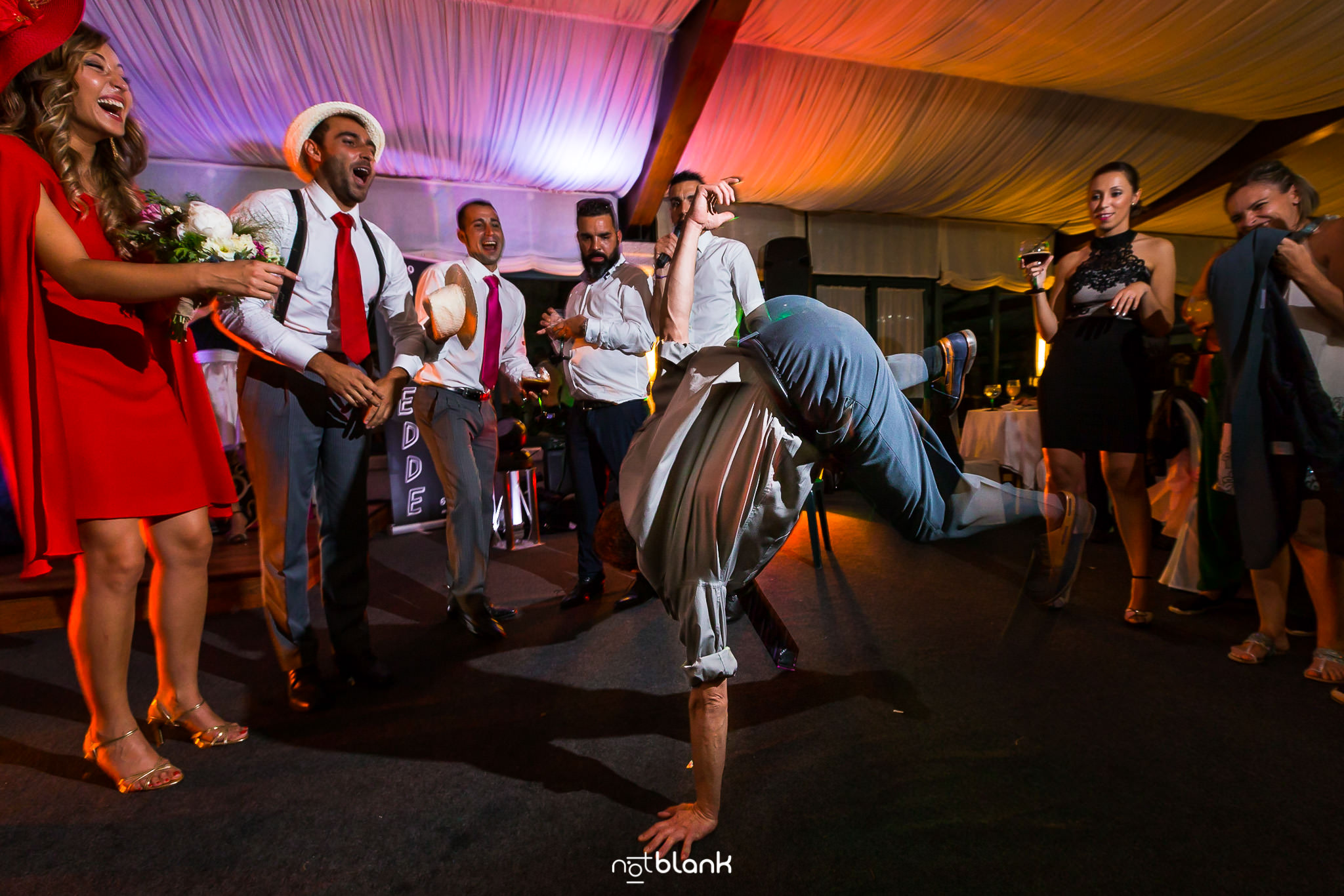 Fotos-De-Fiesta-Baile-Notblank-Fotografos-De-Boda-Galicia