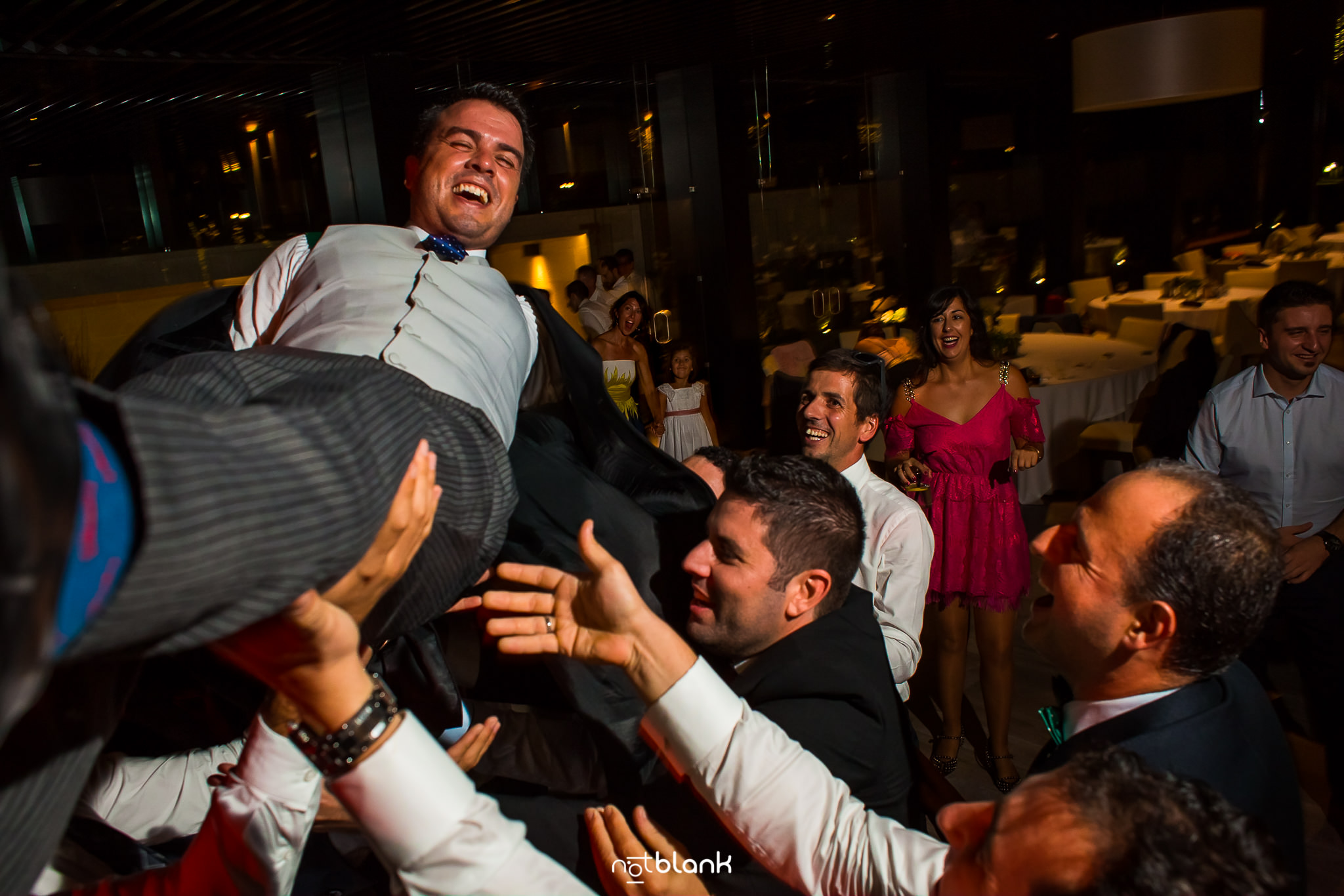 Fotos-De-Fiesta-Baile-Notblank-Fotografos-De-Boda-Galicia