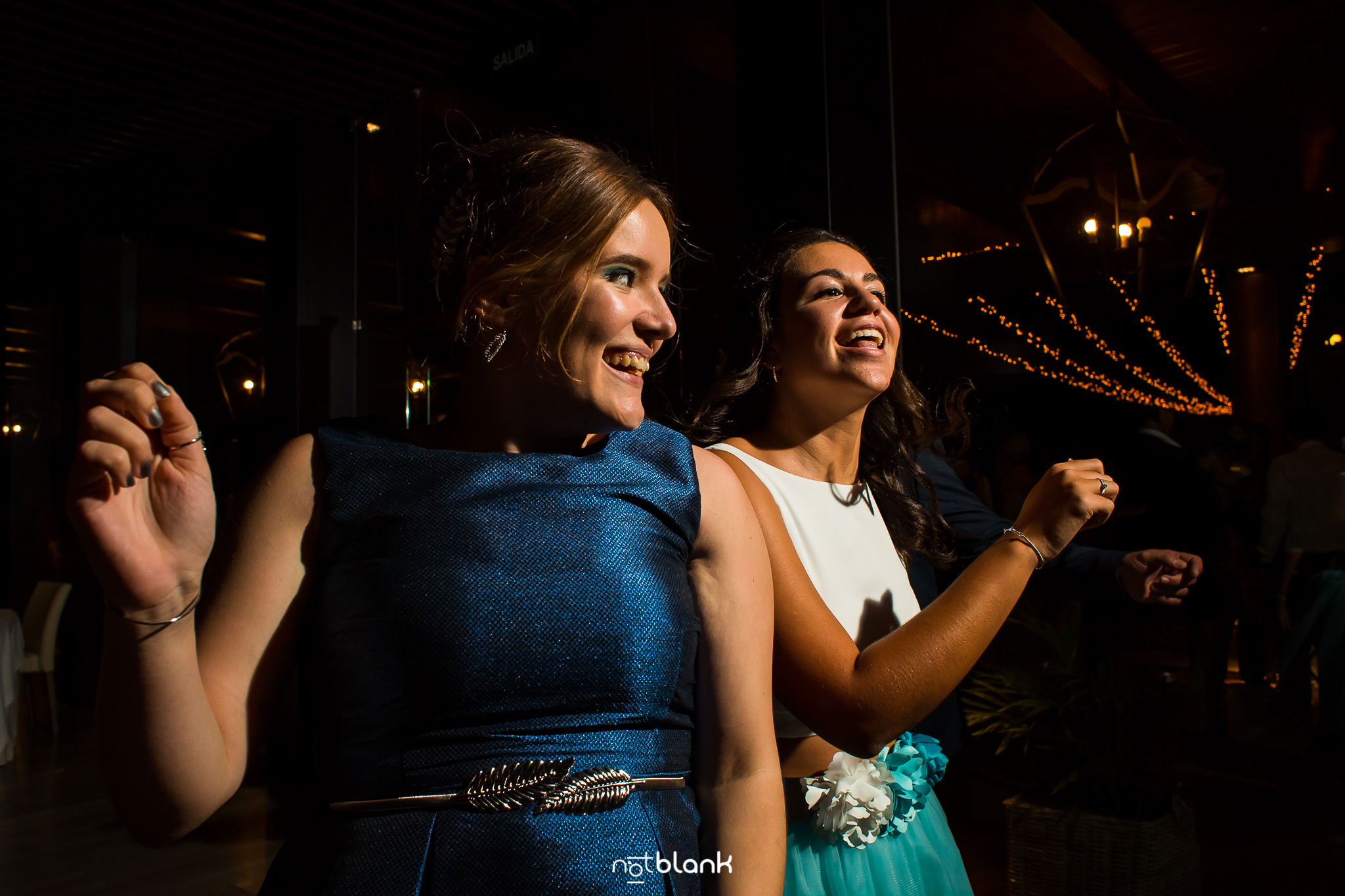 Fotos-De-Fiesta-Baile-Notblank-Fotografos-De-Boda-Galicia