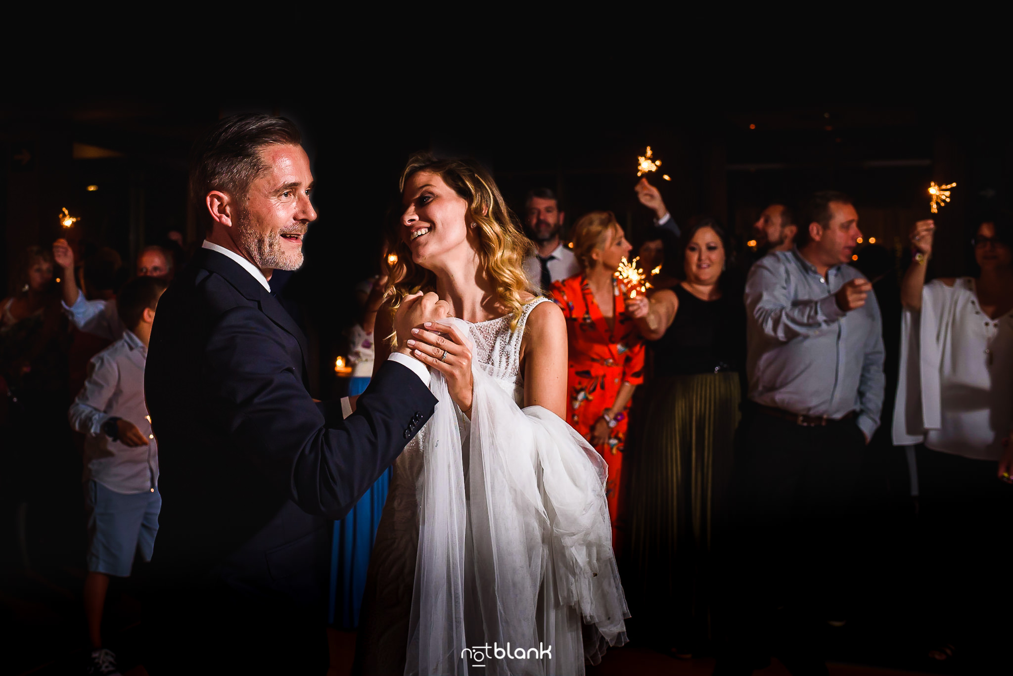 Fotos-De-Fiesta-Baile-Notblank-Fotografos-De-Boda-Galicia