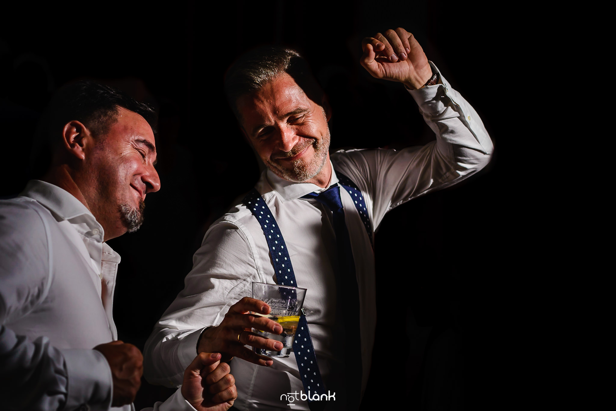 Fotos-De-Fiesta-Baile-Notblank-Fotografos-De-Boda-Galicia