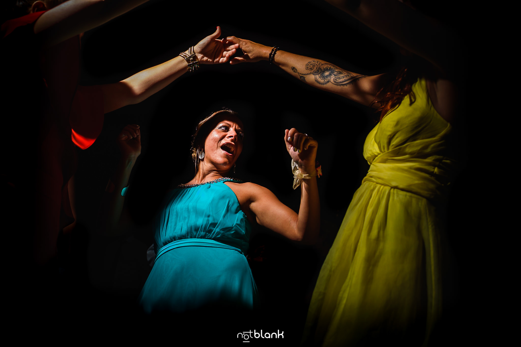 Fotos-De-Fiesta-Baile-Notblank-Fotografos-De-Boda-Galicia