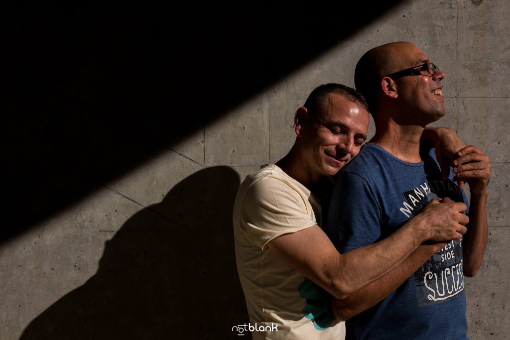 Sesion preboda gay en vigo realizada por Notblank fotógrafos de boda de Galicia