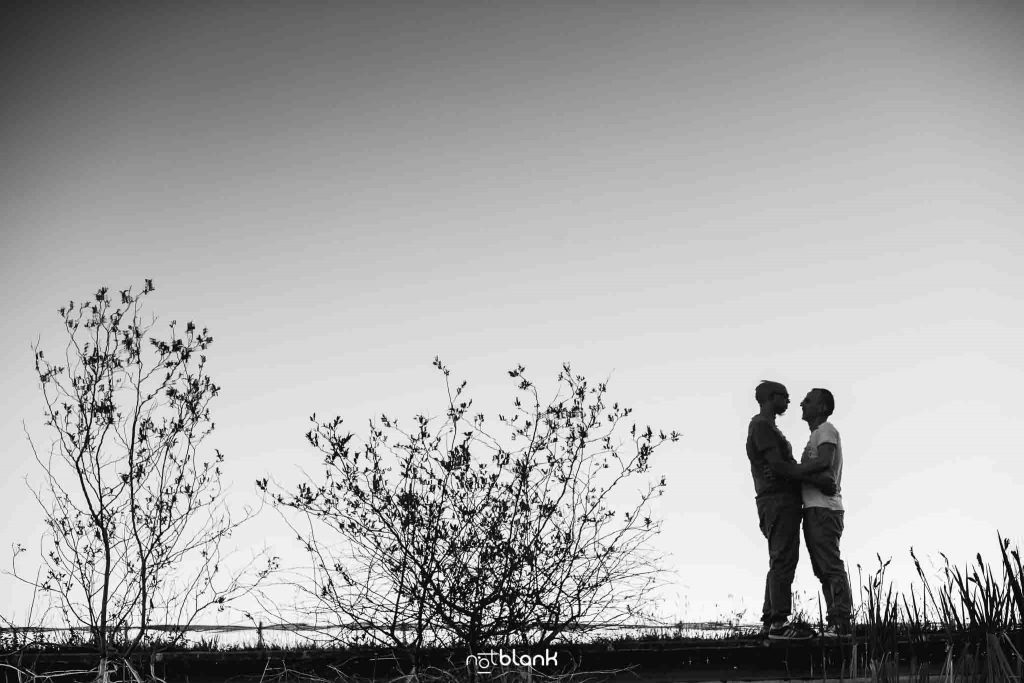 Sesion preboda gay en vigo realizada por Notblank fotógrafos de boda de Galicia