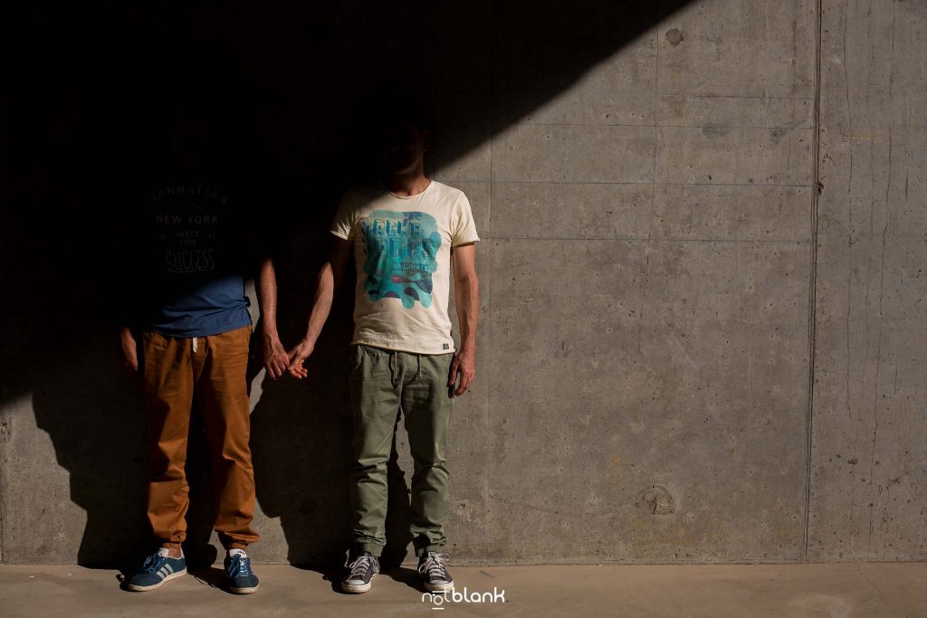 Sesion preboda gay en vigo realizada por Notblank fotógrafos de boda de Galicia