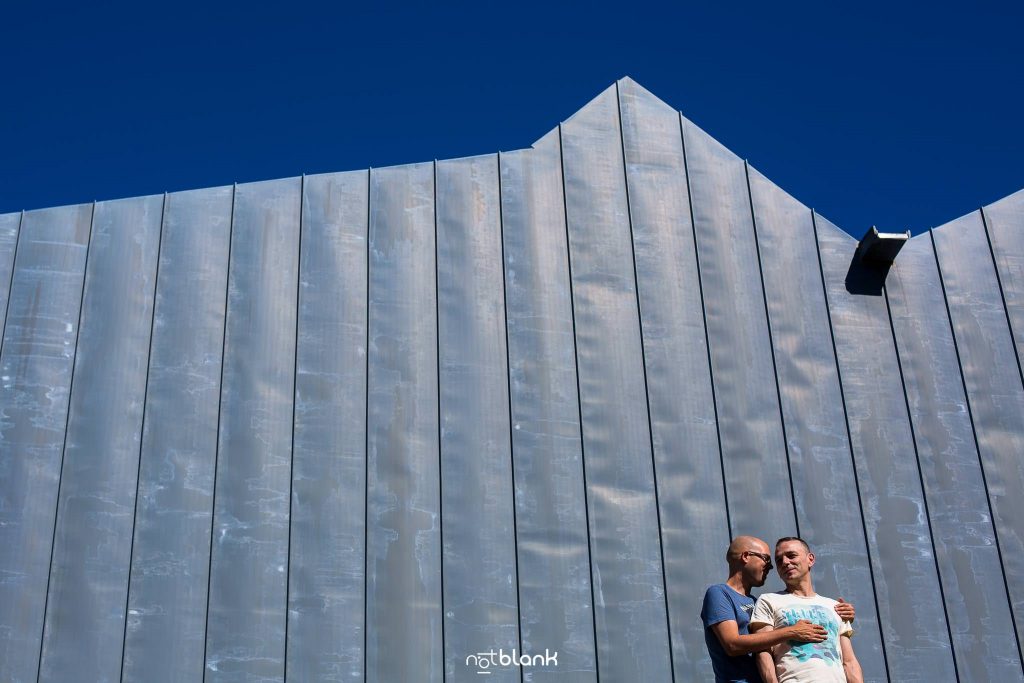 Sesion preboda gay en vigo realizada por Notblank fotógrafos de boda de Galicia