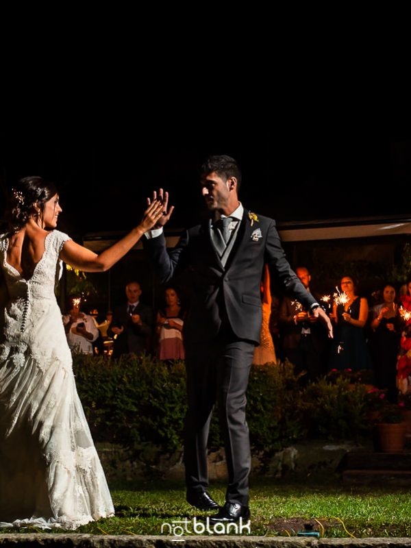 Baile de los novios en el exterior de la Rectoral de Cobres