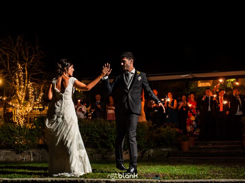 Baile de los novios en el exterior de la Rectoral de Cobres